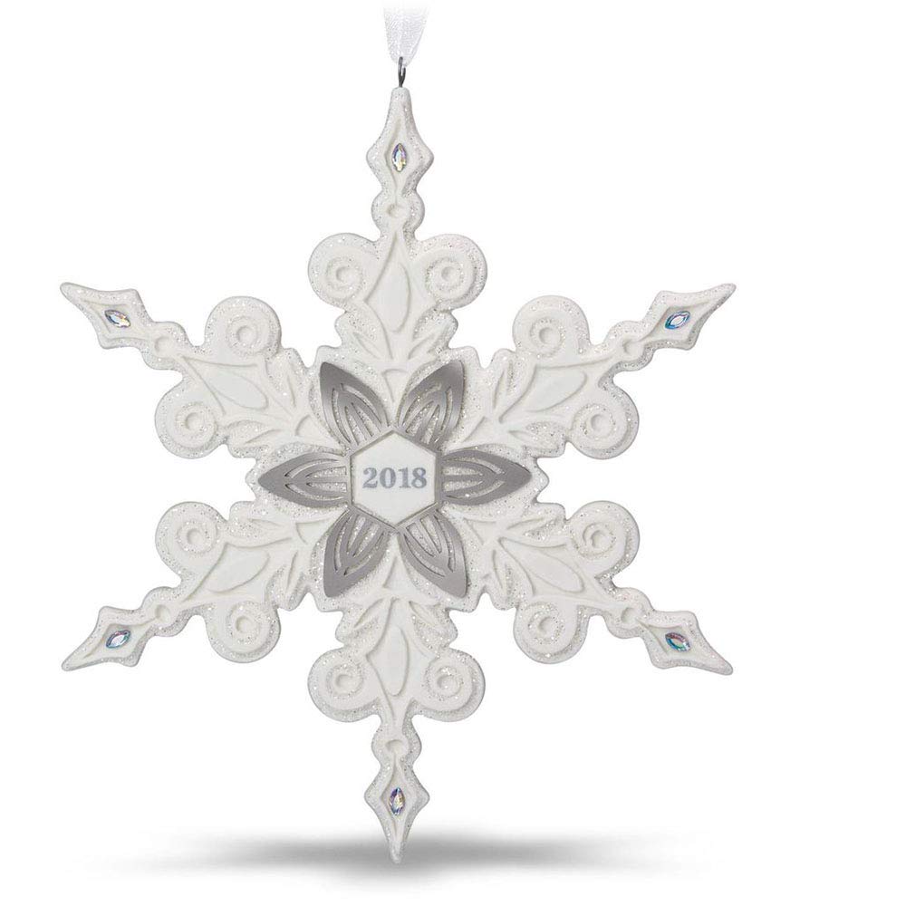 Porcelain Snowflake Christmas Ornament E510311