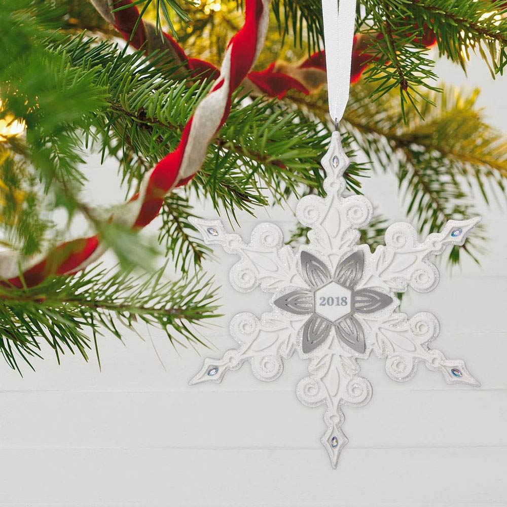 Porcelain Snowflake Christmas Ornament E510311