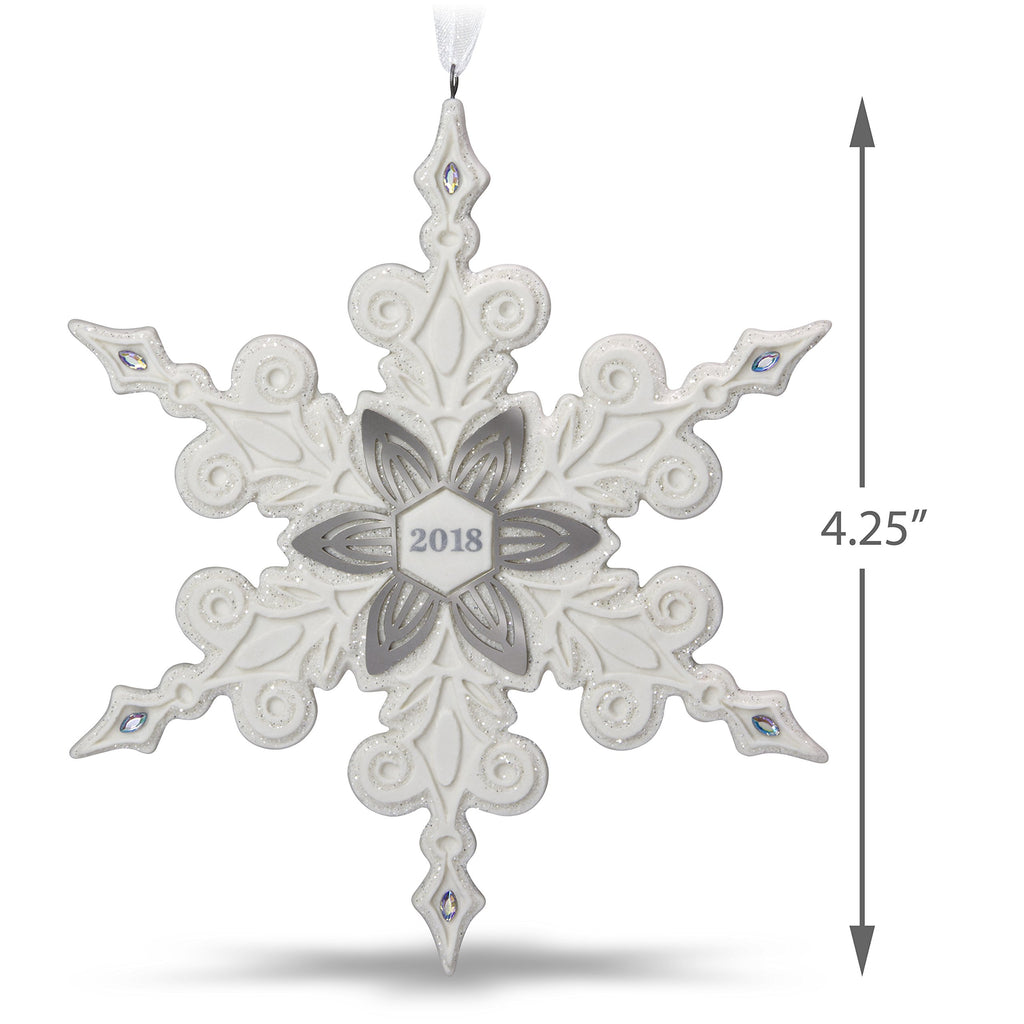 Porcelain Snowflake Christmas Ornament E510311
